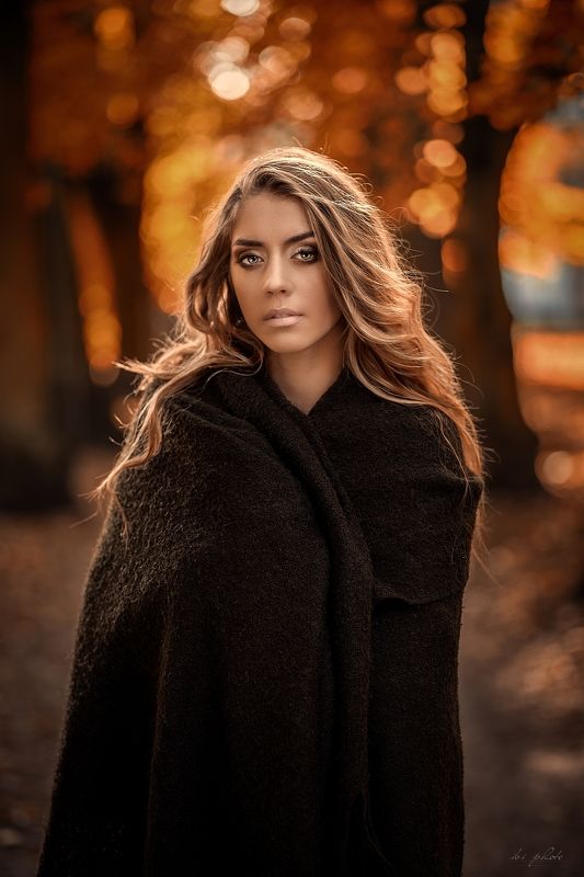 woman portrait autumn blonde Mesmerizing eyes фото превью