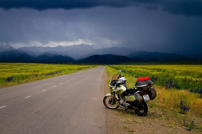 путешествие, мотоцикл, Казахстан, оз. Кольсай, горы, луг, дождь, дорога, Honda, Transalp, 650, Дианов, triptoeast, biker, Dianov Дорогой в дождь фото превью