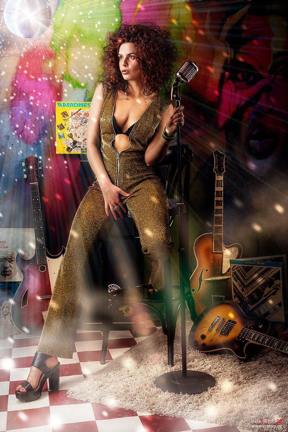 glam, rock, lp, microphone, lady, gold, wall, ball, music, guitar, hair, Von Sel