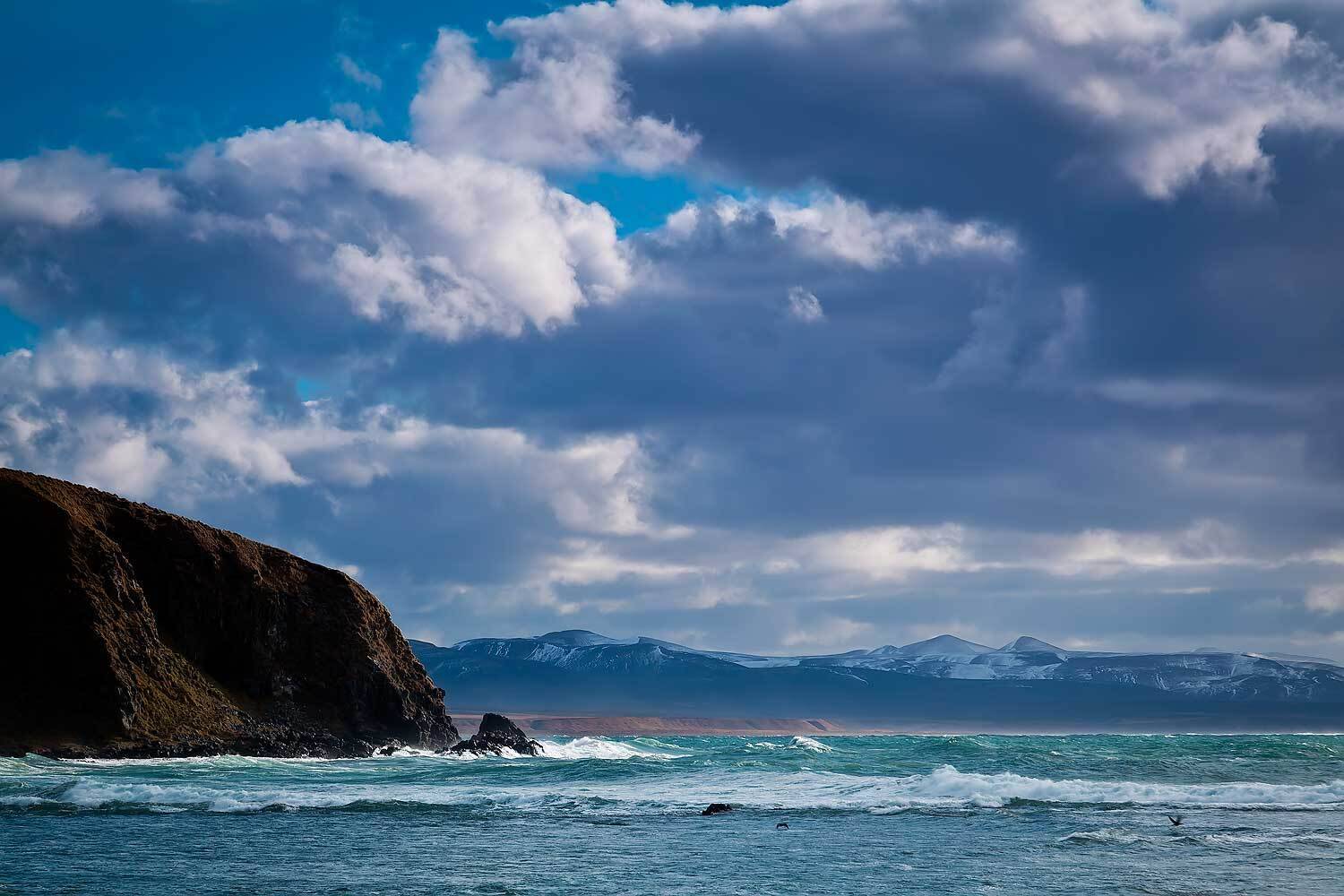 сопки, снег, тихий океан, шторм, скала, непропуск, волны, остров беринга, командорские острова, Дмитрий Уткин