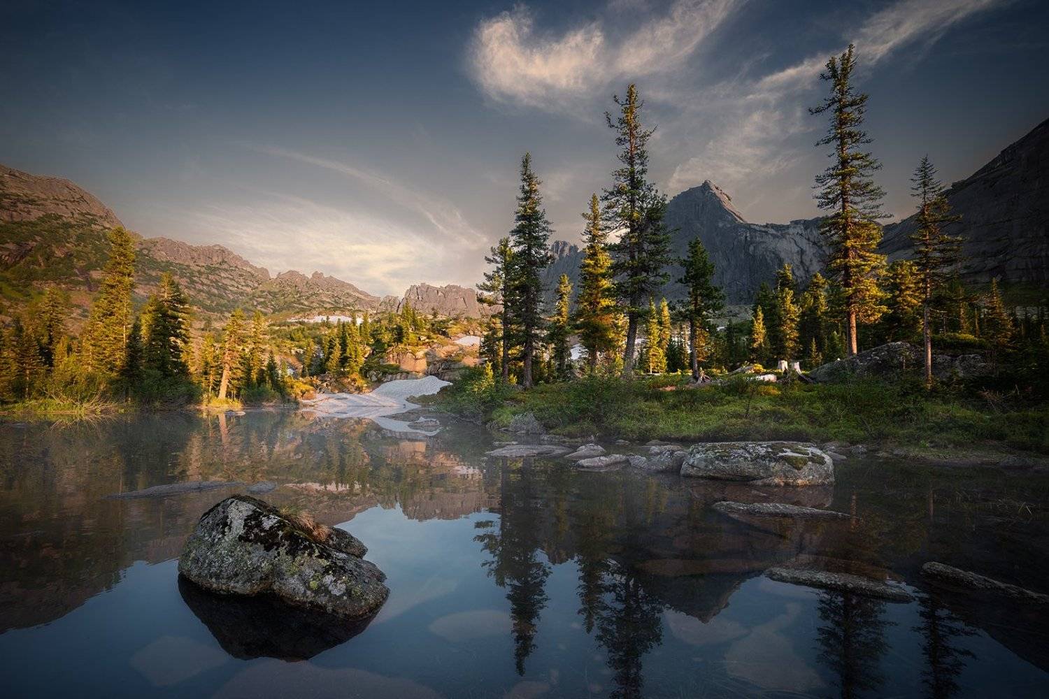 пейзаж, природа, ергаки, саяны, лазурное, горы, скалы, вершины, хребет, озеро, вечер, спящий, саян, дно, камни, отражения, вода, холодный, большой, высокий, красивая, Дмитрий Антипов