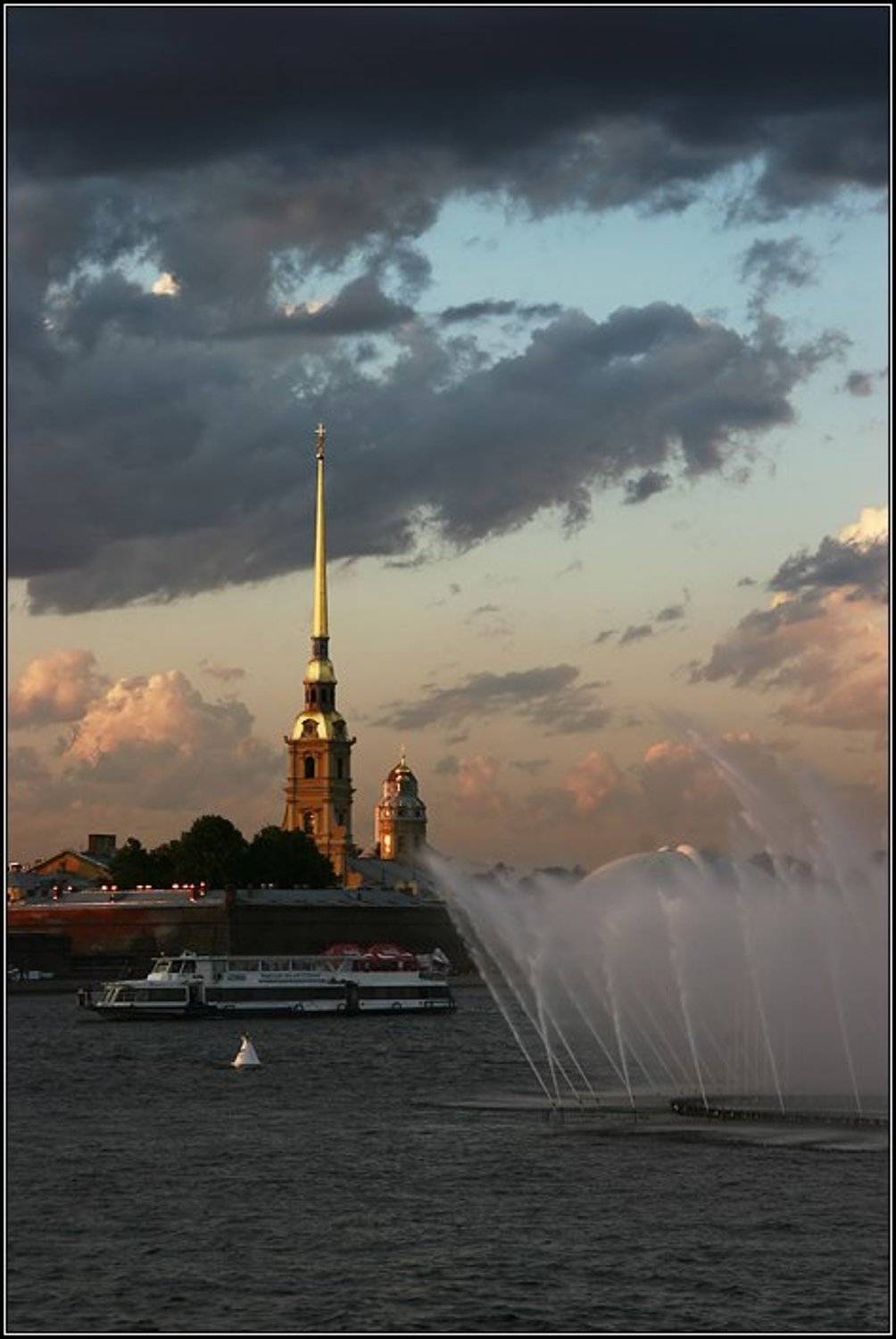питер, петербург, город, река, нева, фонтан, стрелка, петропавловка, петропавловская крепость, крепость, небо, облако, вечер, закат, dyadyavasya, Дмитрий Шамин