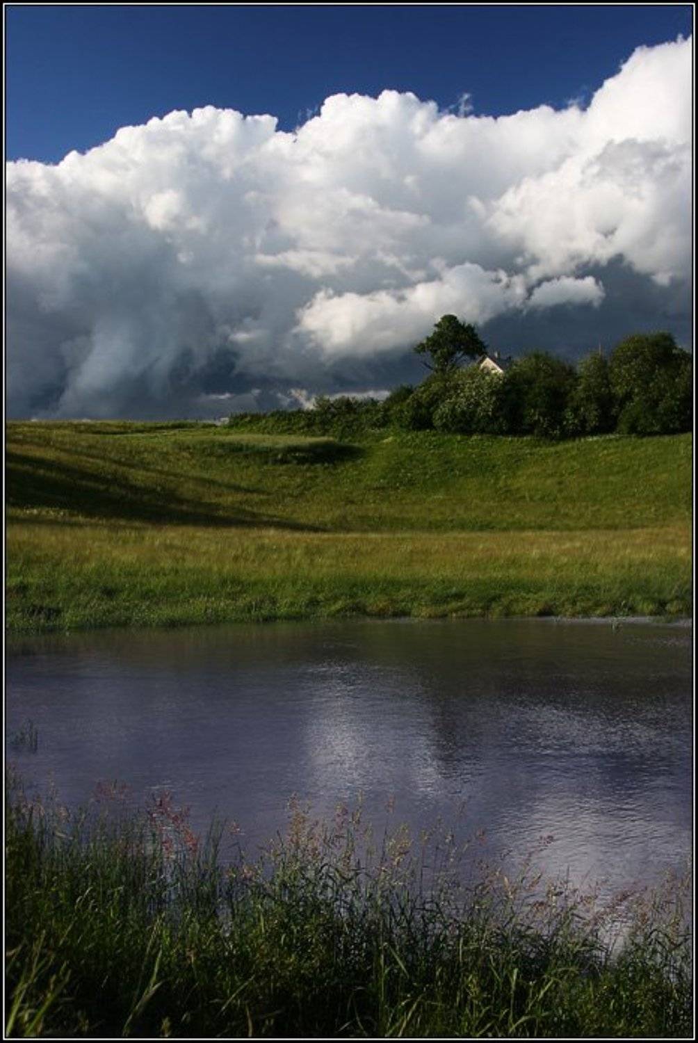 дом, дерево, куст, холм, трава, пруд, отраение, небо, облако, dyadyavasya, Дмитрий Шамин