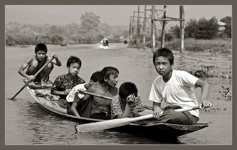 мальчишки на лодке, makedonskaja