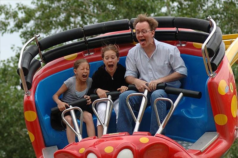 парк культуры, американские горки, лица, эмоции через край  фото превью