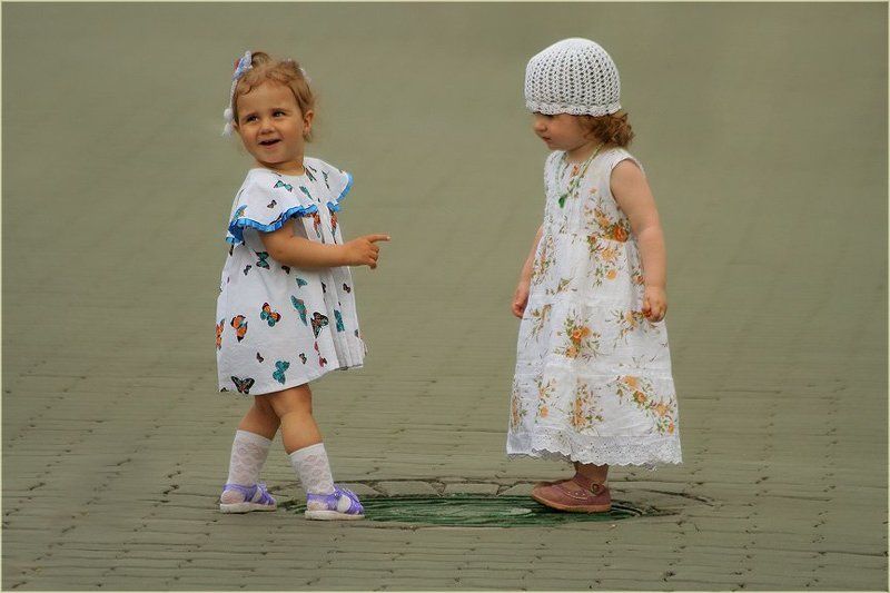 дети - Петька, смотри, я щас ка-а-к ногу уберу... фото превью