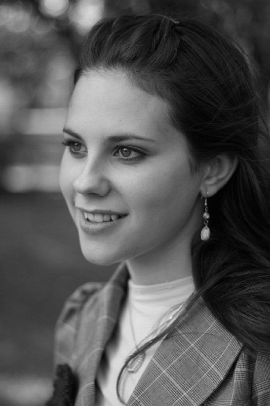 портрет, парк, девушка Минутная встреча в парке фото превью