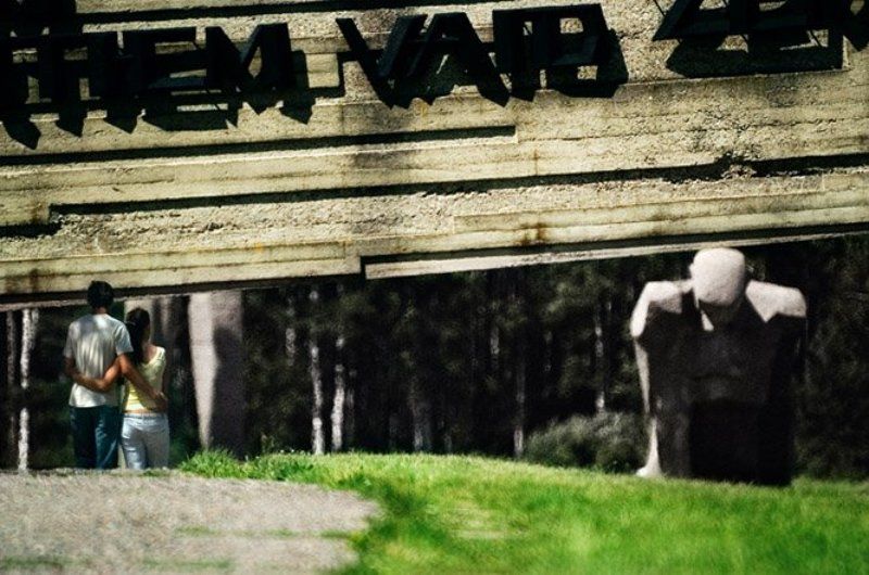 За этими вратами стонет земля! фото превью