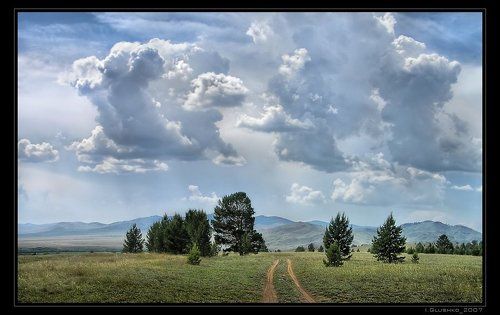 Кучно бегут стада кучевые...