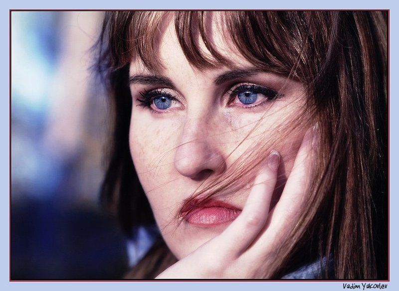 слезинка Не пытаясь его удержать... фото превью