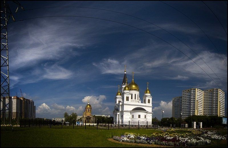 храм, небо, провода Субботнее эллектричество фото превью