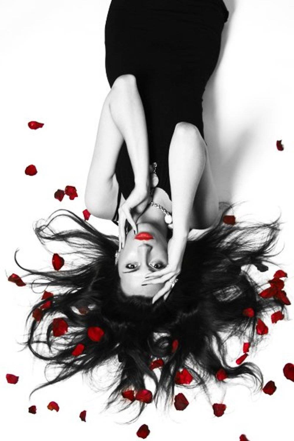 настя, девушка, студия, волосы, лепестки, роза, губы, ч/б, Павел Круглик