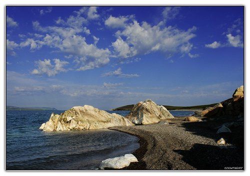 Созерцающий века и проплывающие облака...