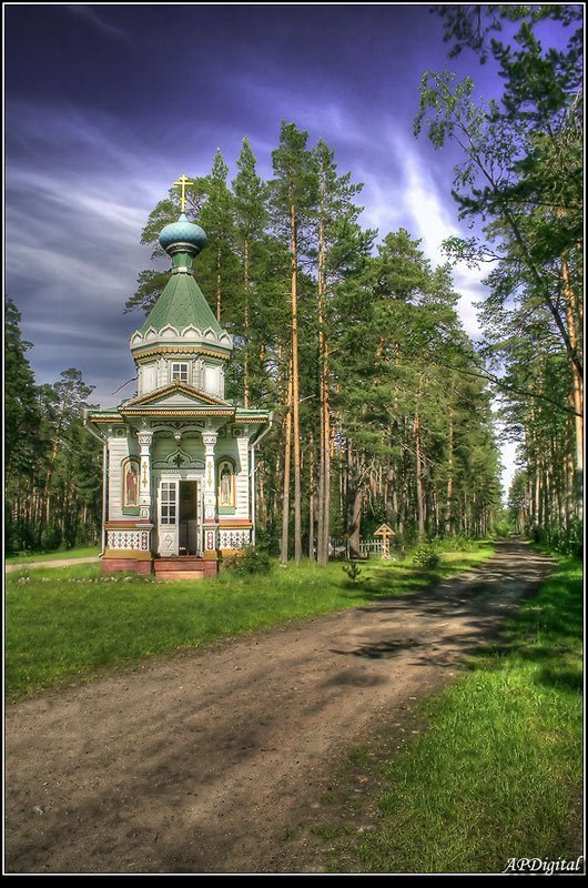 Часовня у дороги фото превью