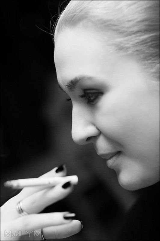 девушка, глаз, портрет, сигарета  фото превью