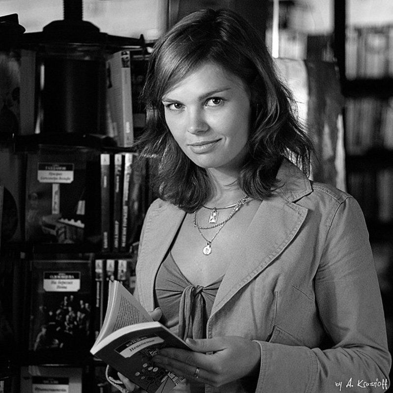 девушка, портрет, улыбка, книги, bilingua про улыбку очаровательной читательницы.... фото превью