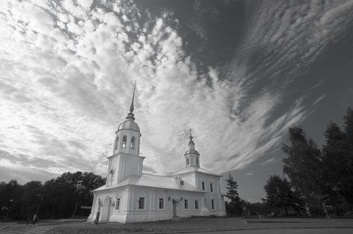 Из земного, в ослепительно белое.