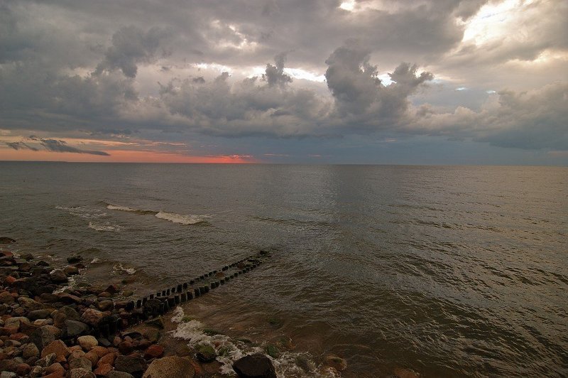 пейзаж, море, волны, закат, свинцовые тучи, калининградская область Закатная свинцовость Балтики фото превью