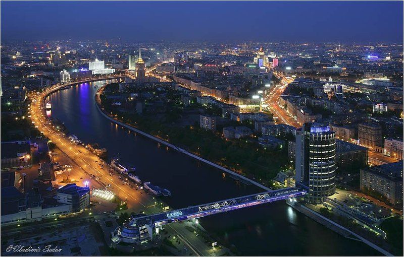 город, свет, ночь Над большим городом фото превью