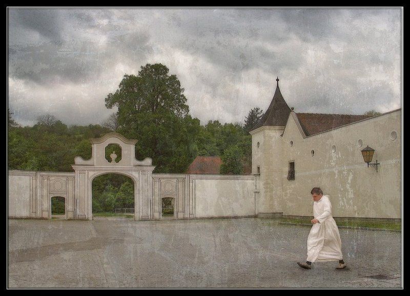 бенедиктинский монастырь Бенедиктинец фото превью