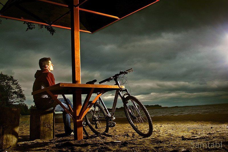 небо, вода, солнце, юноша, велосипед, пляж театр не для всех фото превью