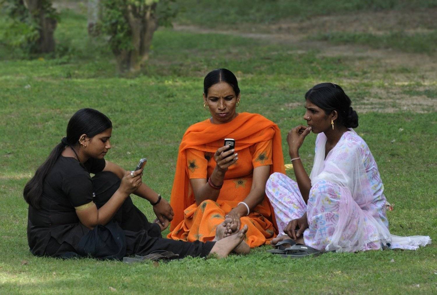 индия, пенджаб, батинда, сад, роз, посиделки, в, век, коммуникационной, революции, Евгений Иванюшенко