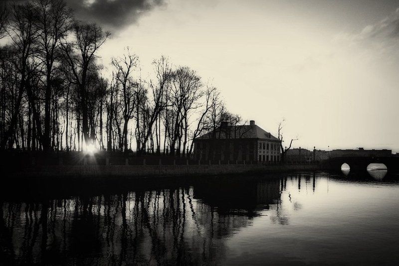 город, фонтанка, река, вода, отражение, вечер, закат,  санкт-петербург, здание, архитектура, дерево, сад, парк, мост, dyadyavasya Силуэты Фонтанки фото превью