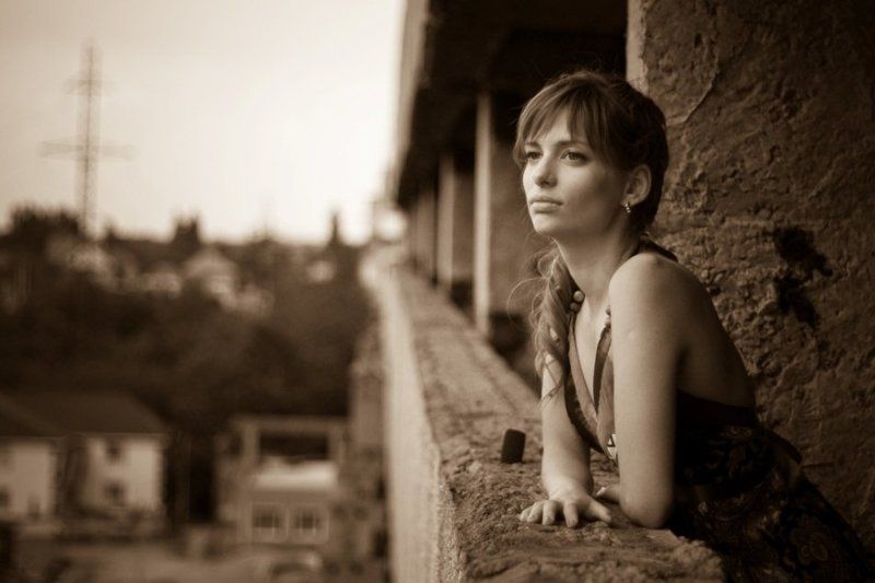 девушка, портрет, перспектива, печаль, задумчивость Взгляд в бесконечность фото превью