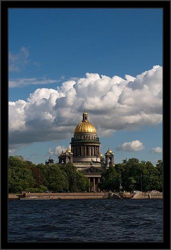 Классическая пейзажная питерская картинка с видом на Исакий