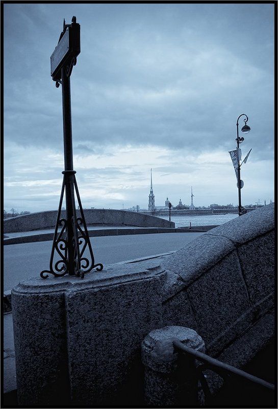 Глядя на Эрмитажный мост в лунной тональности или Почти белые ночи... фото превью