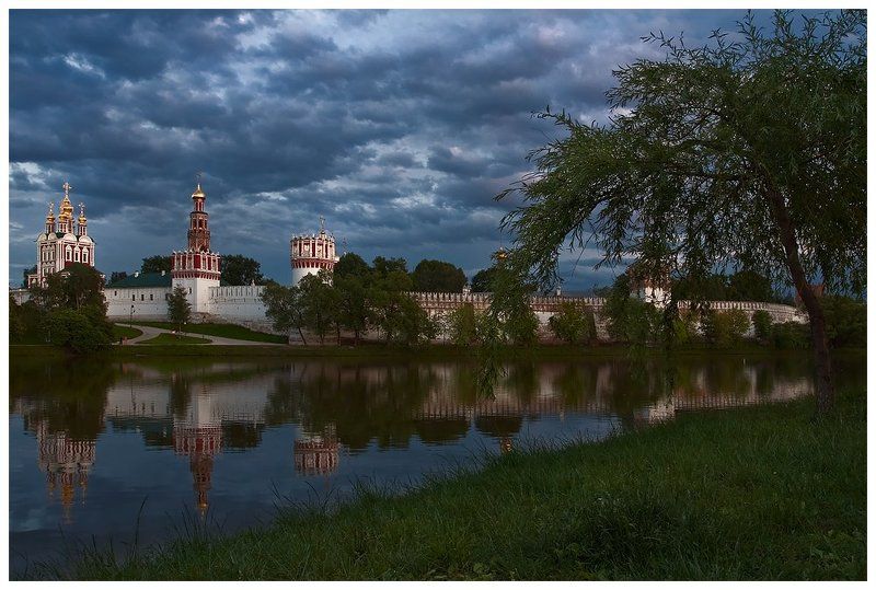 город, монастырь, пруд, вечер, пейзаж, отражения, небо Отражения 2 фото превью