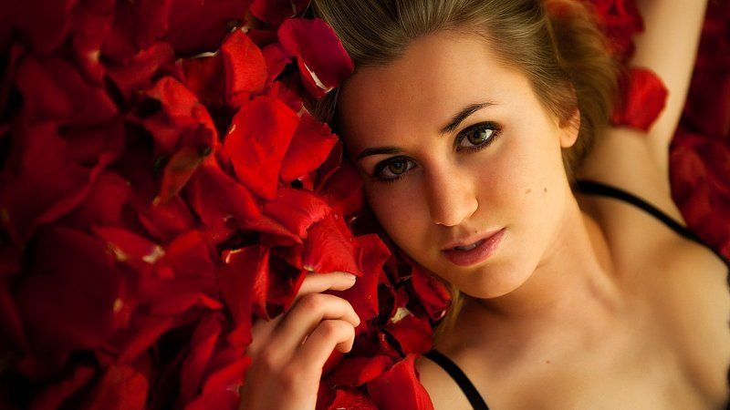 розы, девушка, страсть, красный, блондинка, портрет la vie en rose... фото превью