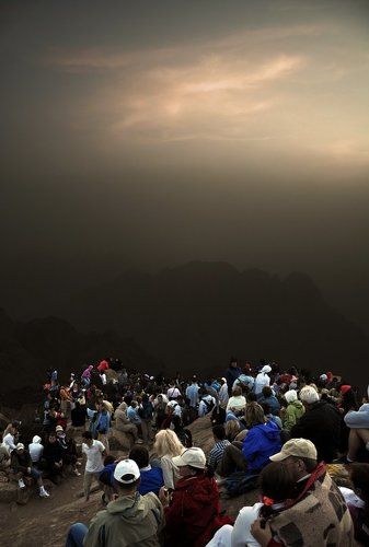Священный пик. Мгновения до восхода солнца.