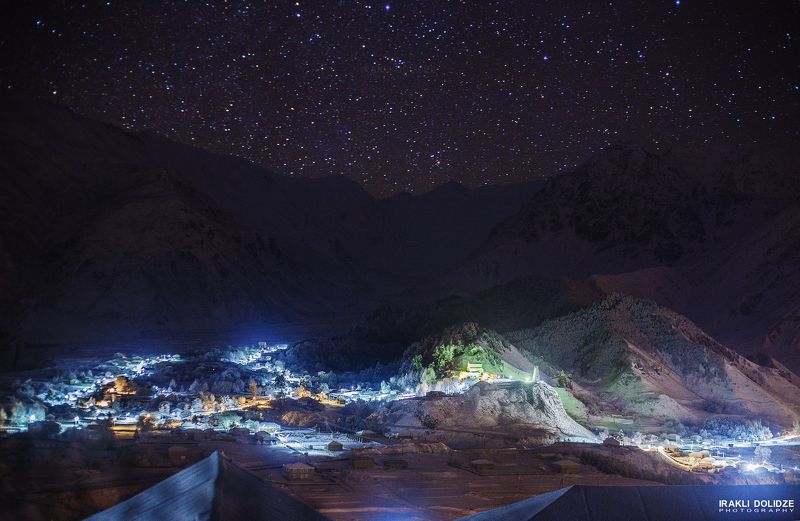 landscape, night, night sky, photography, lights, stars, mountain, snow, winter, frozen, church, trees, view. The sky full of stars фото превью