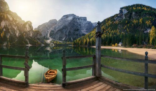 Италия. Доломиты. Осень на озере Braies