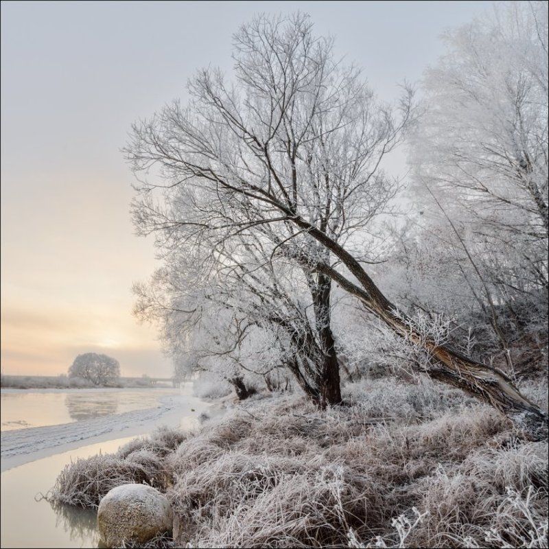 Весенний иней над рекой. фото превью
