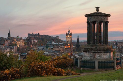 Вечерний вид на Эдинбург с Калтон-хилла