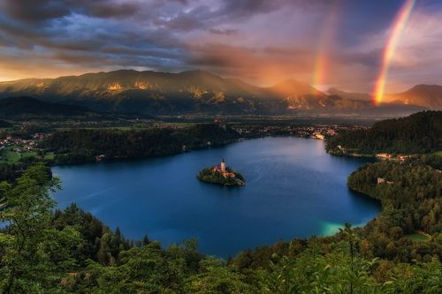 Закат на озере