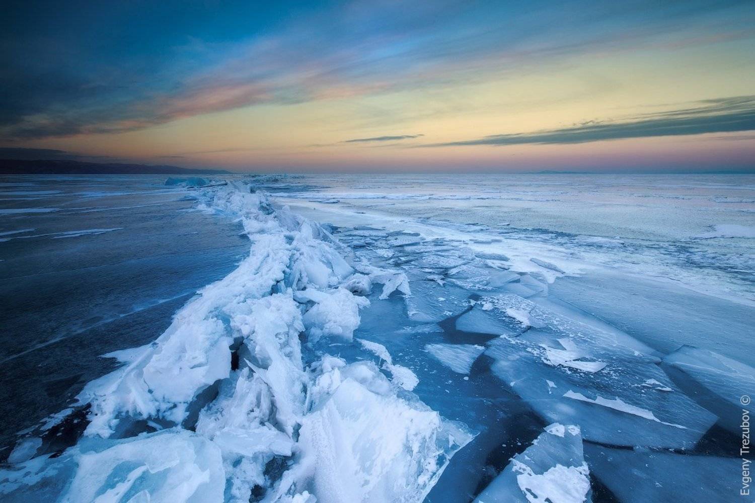 байкал, март, лед, рассвет, облака, трещины, торосы, Евгений Трезубов