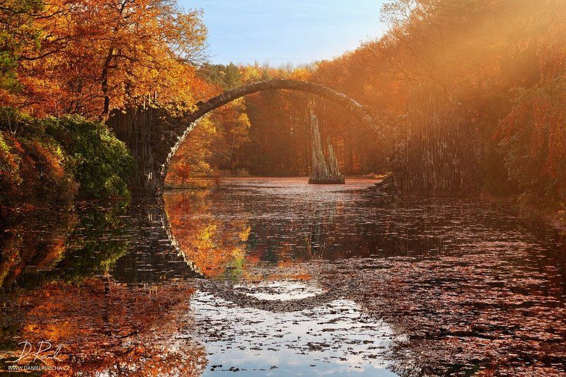 Germany, Görlitz, Stone bridge, Rakotzbrücke, Gablenz, Rakotzsee, Kromlauer Park, Europe, lake, autumn, autumn colors, reflection, travel, bridge, mirror,  Fairytale bridge фото превью