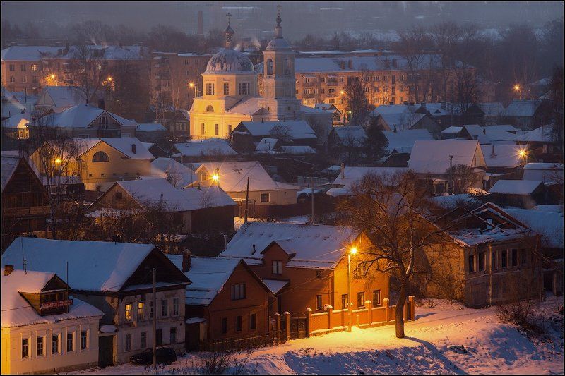Россия, Тверская обл, Торжок Ночь, дерево, фонарь... фото превью