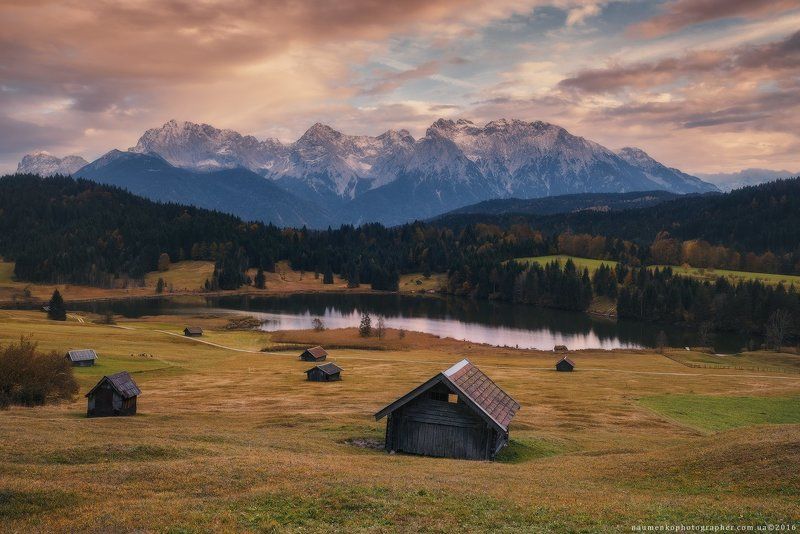 озеро, pentax, герольдзее, германия, карвендель, альпийский, миттенвальд, фон, бавария, осень, пейзаж, герольд, утро, природа, горы, пейзаж, альпы, вид, луг, небо, хижина, живописный, тихое, спокойный, сельская, местность, немецкий, баварская, идиллически Германия. Бавария. Вечер на озере Geroldsee фото превью