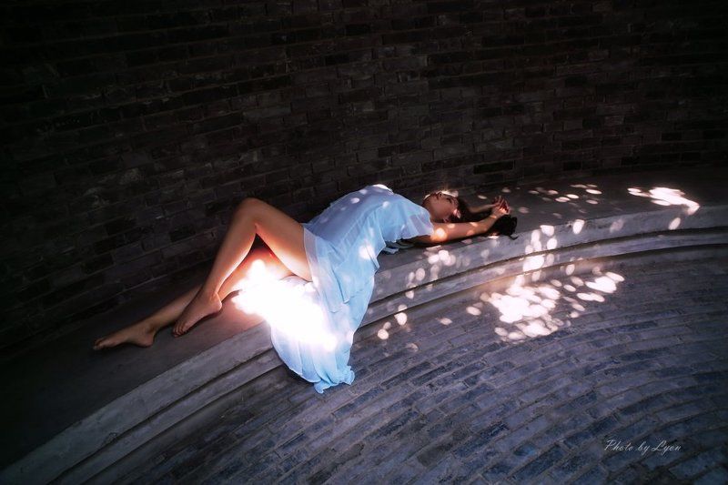 light and shade фото превью