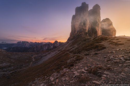 Италия. Доломиты. У горы Tre Cime di Lavaredo на закате