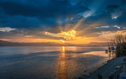 Erhai sunrise