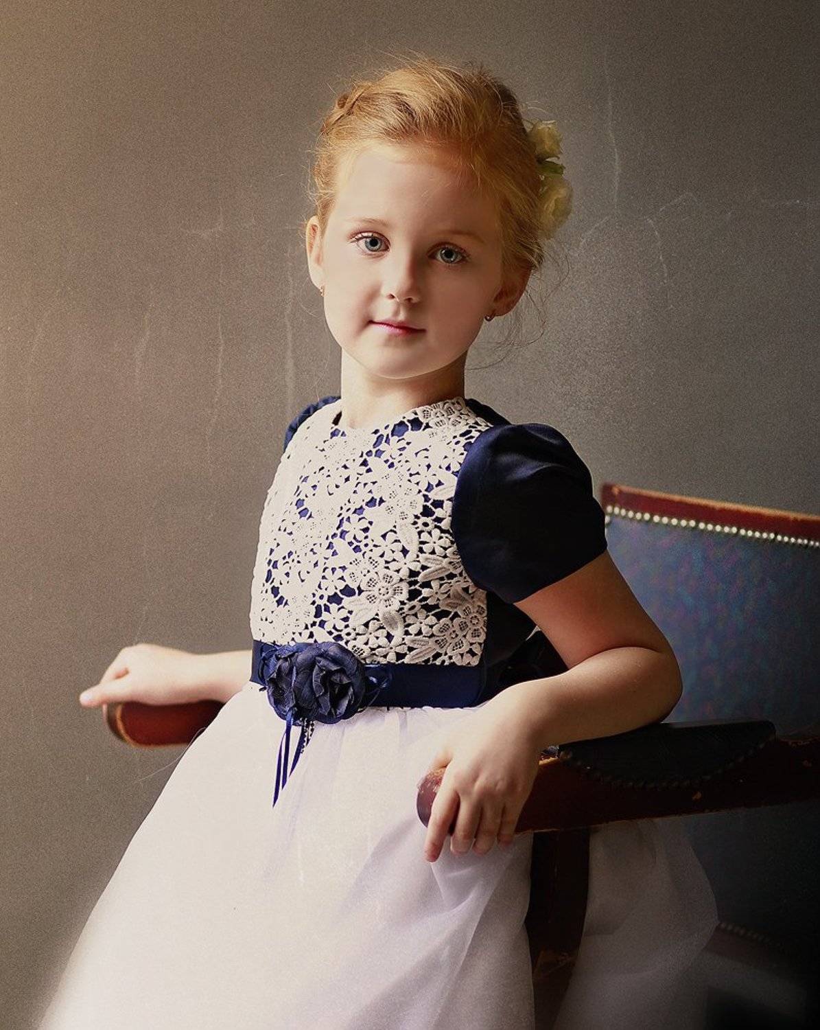 жанр, жанровый портрет, портрет, девочка, дети, детство, красота, красивая, барышня, платье, волосы, глаза, руки, взгляд, новое, человек, свет, цвет, человек, Постонен Екатерина