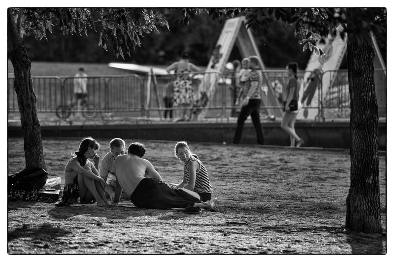 Walking among the Russians. фото превью
