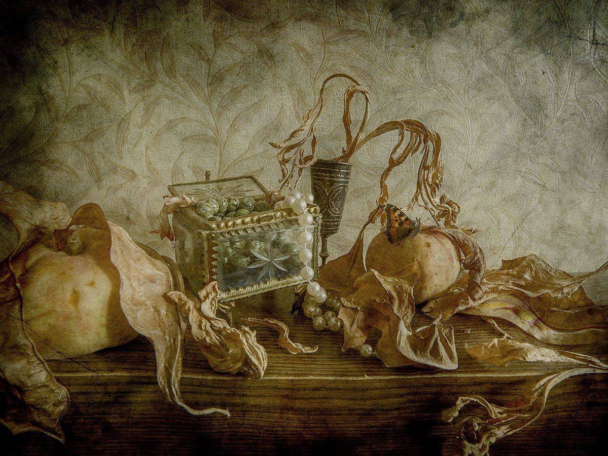 листья, сухие, осенние, осень, шкатулка, бусы, украшения, яблоко, беспорядок, Игорь Токарев