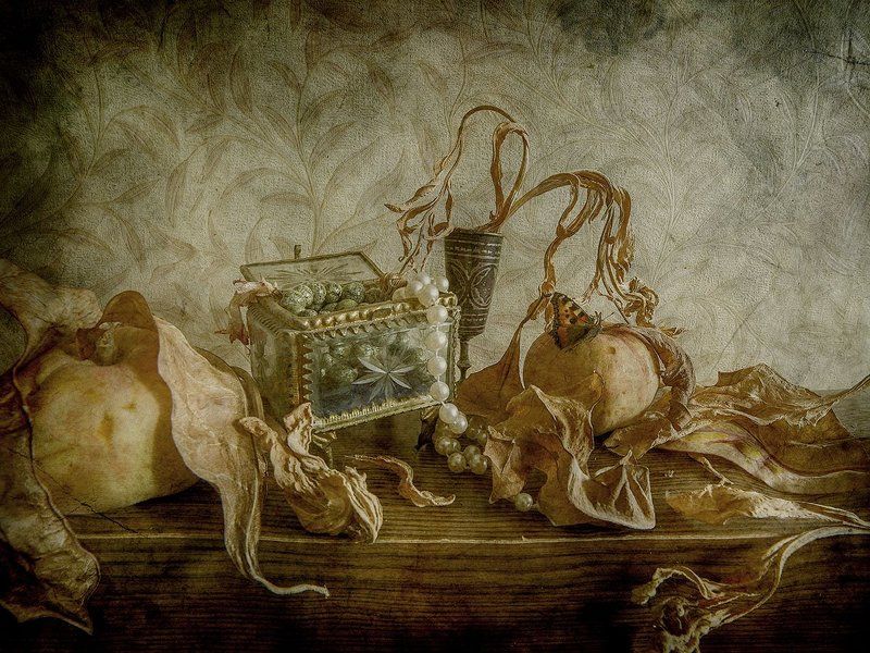 листья, сухие, осенние, осень, шкатулка, бусы, украшения, яблоко, беспорядок Осенние арабески фото превью