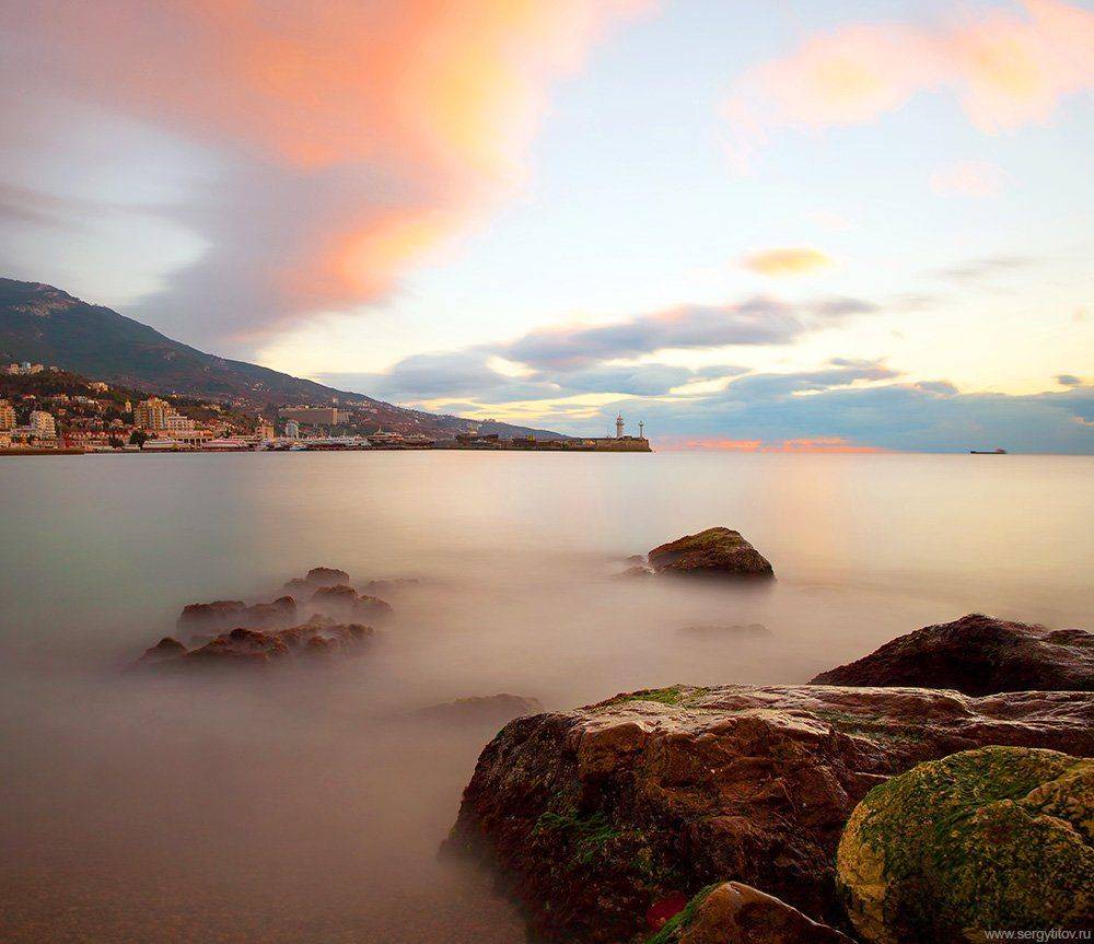 крым, ялта, маяк, море, пляж, порт, небо, длинная выдержка, лагуна, залив, камни, Serge Titov